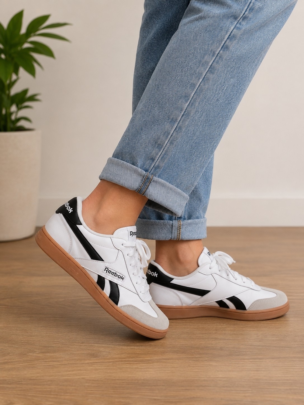 Reebok Forte Lounger Women’s Size 9 White Black Gum Sole Retro Sneakers